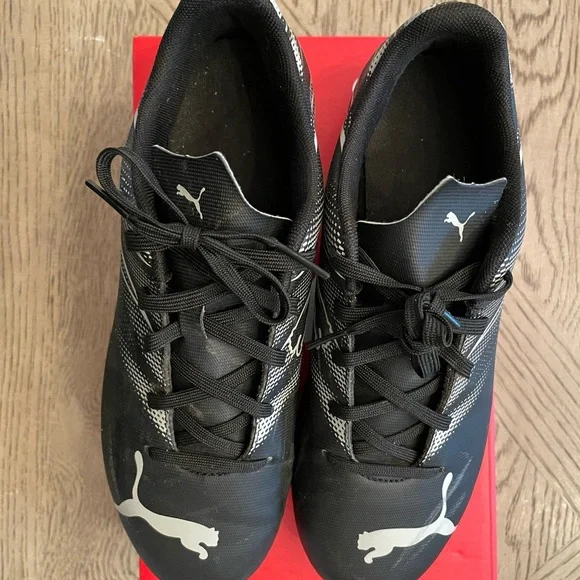 Puma Attacanto Firm Ground/Artificial Ground Junior Soccer Cleats - Picture 4 of 10